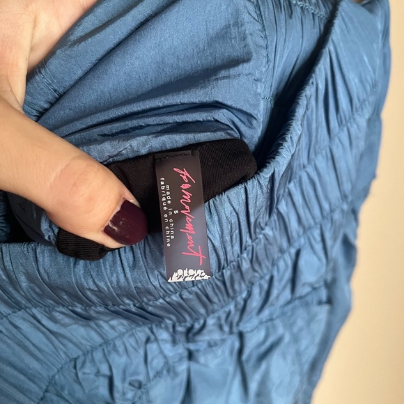 FREE PEOPLE movement shorts size small! Such a pretty color! Like new - Picture 5 of 5